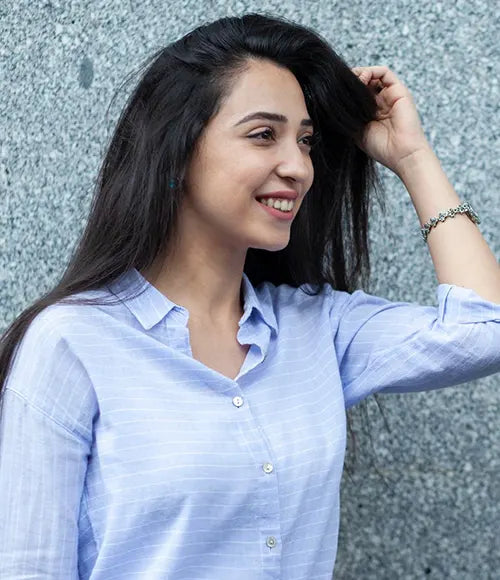 Controls Frizz Naturally